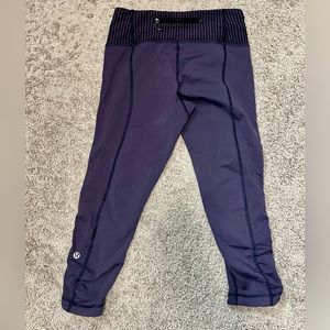 Lululemon size 4 blue crops